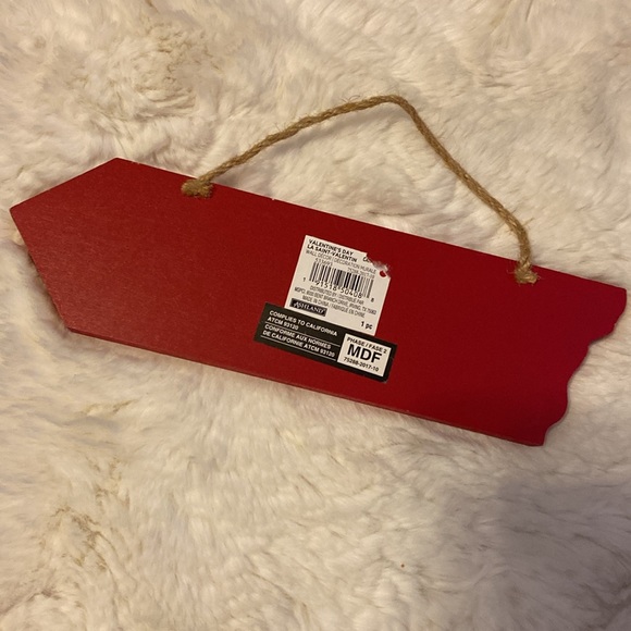 Kisses Wall Decor - Picture 7 of 9